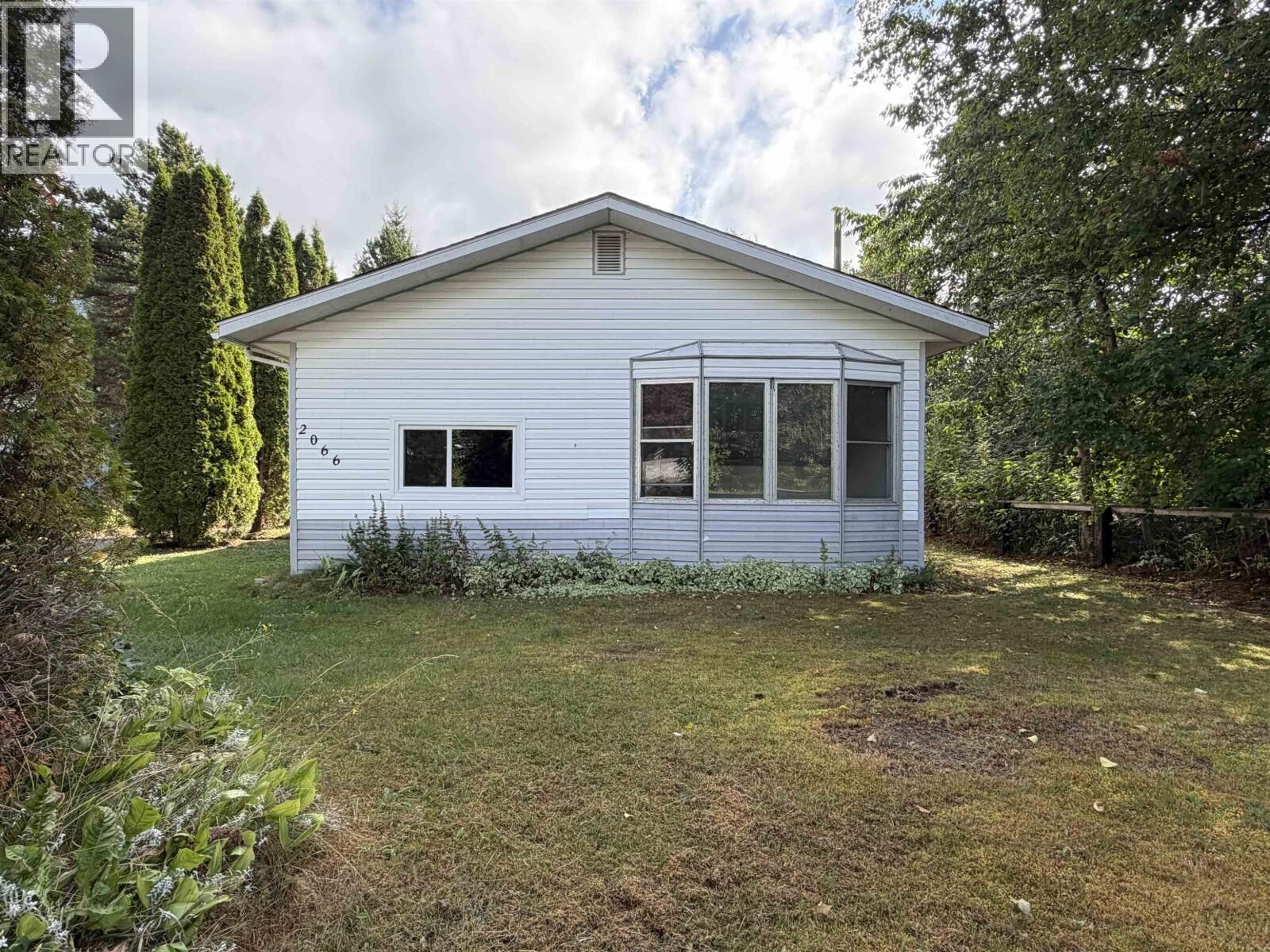 Property Photo: 2066 Laurel Street BC V8G 4Y4