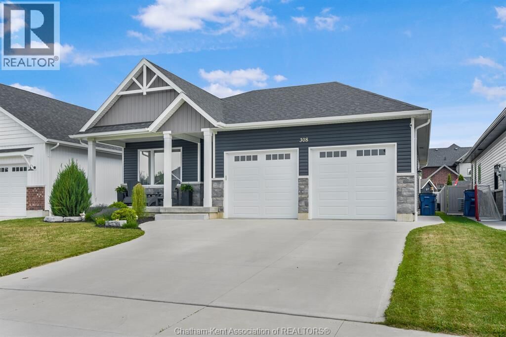Property Photo:  308 Davies Street East  ON N0P 1M0 