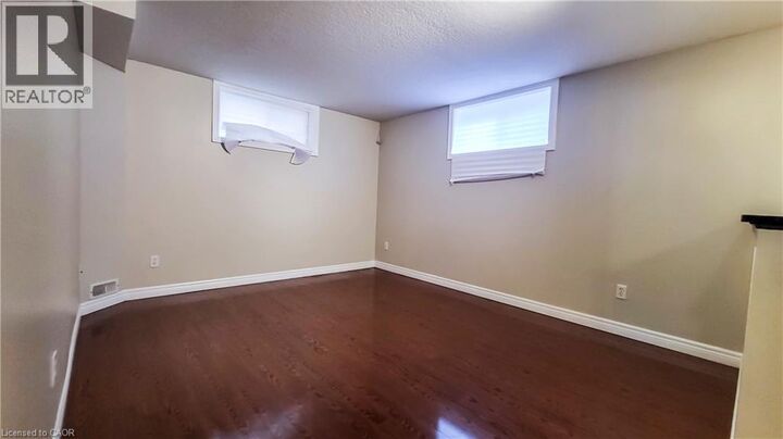 Property Photo:  132 Udvari Crescent 1  ON N2N 3P6 