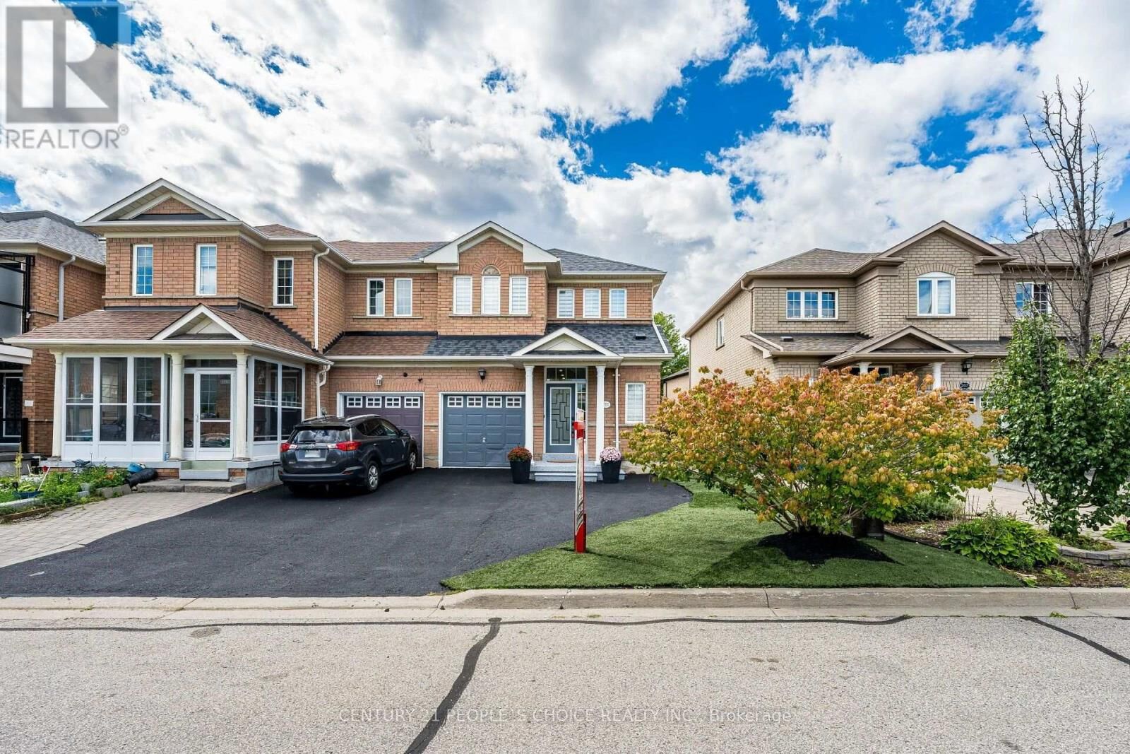 Property Photo: 211 Wildberry Crescent ON L4H 2H7
