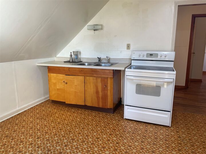 Property Photo:  817 W 31st    Apt 2 Street  PA 16508 