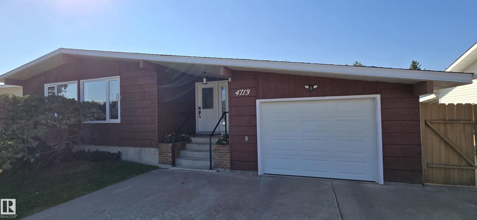 Property Photo:  4713 55 Avenue  AB T9C 1G3 