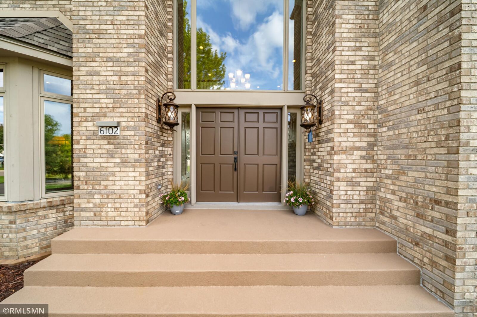 Property Photo:  6102 Creek Ridge Court  MN 55345 