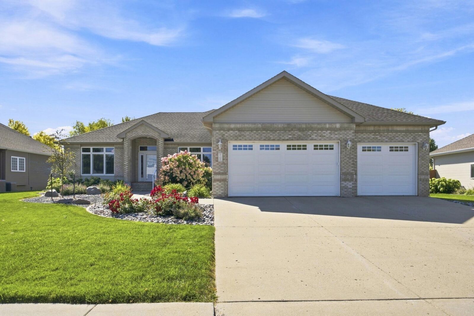 Property Photo:  2108 Rose Creek Boulevard S  ND 58104 