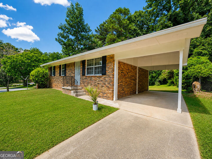 Property Photo: 792 SW Plainville Circle SW GA 30331