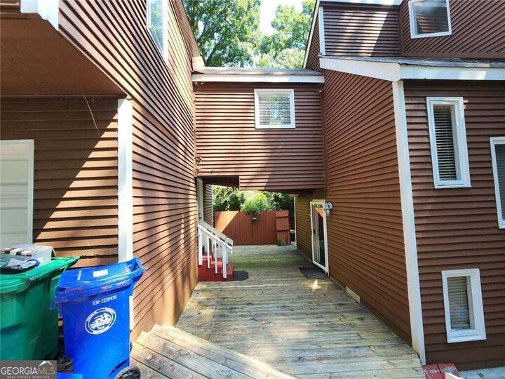 Property Photo: 258 Kenilworth Circle GA 30083