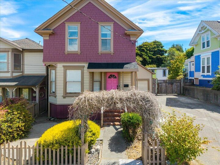 Property Photo:  