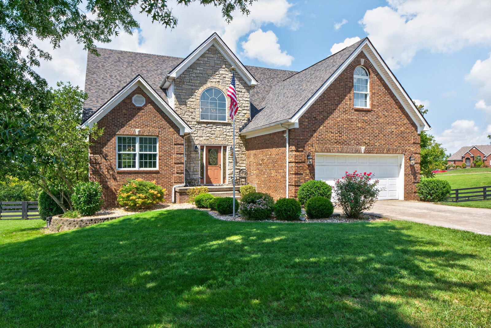 Property Photo:  704 Autumn Court  KY 40475 