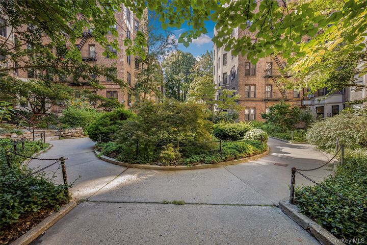Property Photo:  758 Brady Avenue 112  NY 10462 