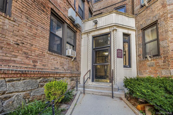 Property Photo:  758 Brady Avenue 112  NY 10462 