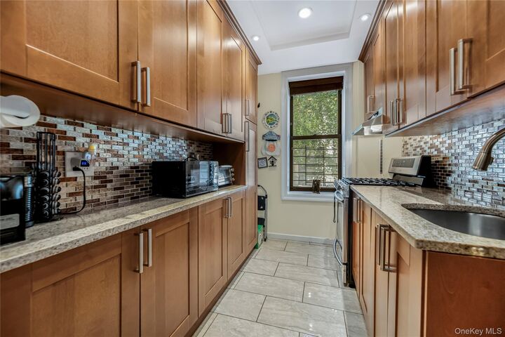 Property Photo:  758 Brady Avenue 112  NY 10462 