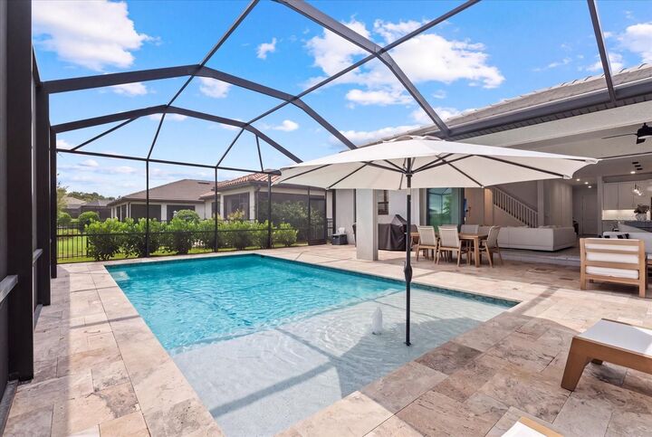 Property Photo: 725 Gadwall Court FL 34212