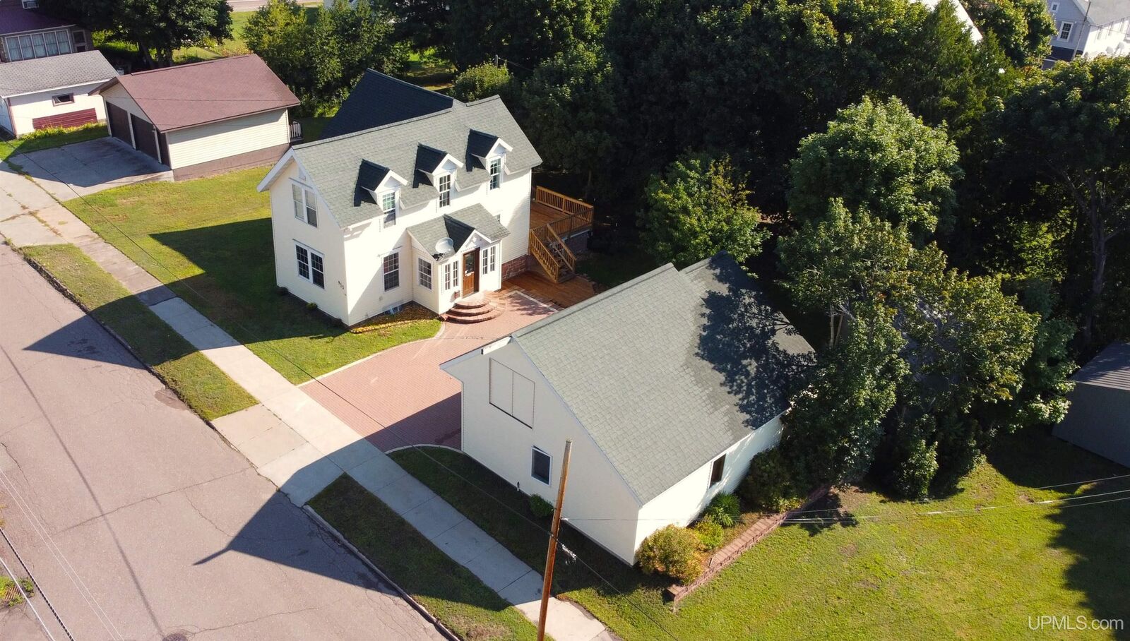 Property Photo:  913 Maple Street  MI 49945 