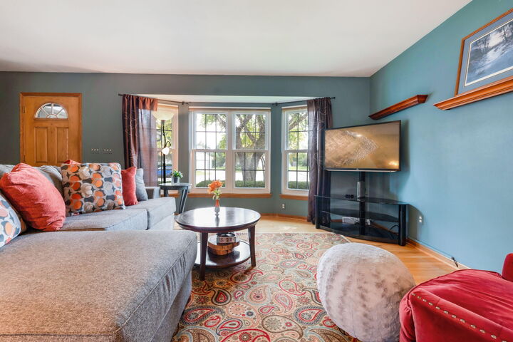 Property Photo:  2114 Somerset Ct  WI 53186 