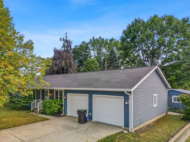 Property Photo:  716 Valley Avenue  MI 49412 