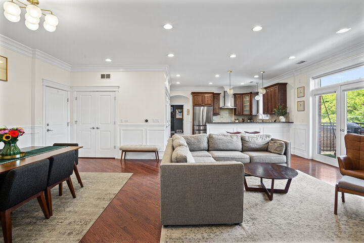 Property Photo: 2450 W Montrose Avenue 3N IL 60618