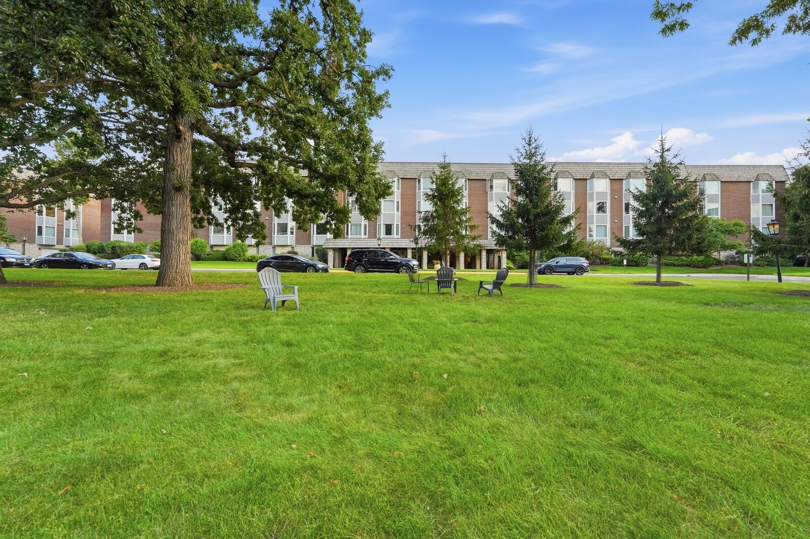 Property Photo:  2500 Windsor Mall 2D  IL 60068 