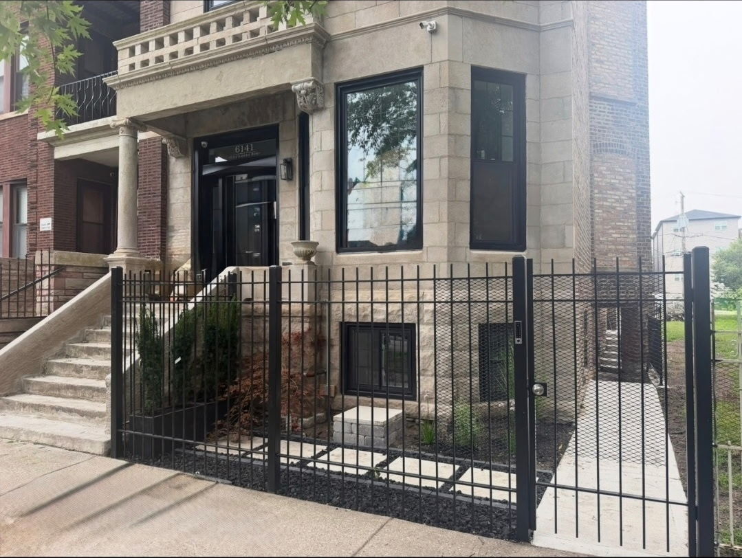 Property Photo: 6141 S Greenwood Avenue 1 IL 60637