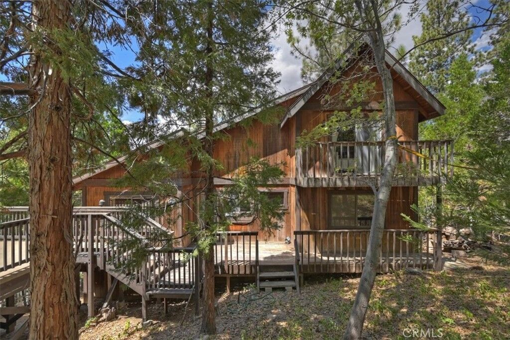 Property Photo: 983 Teakwood CA 92352