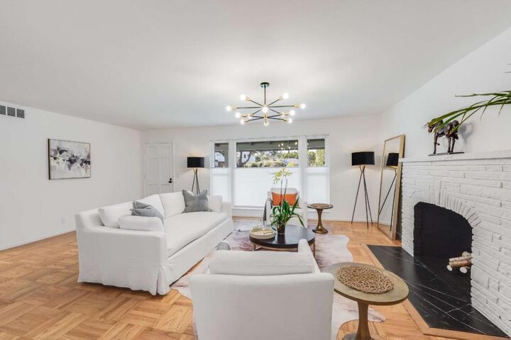 Property Photo:  