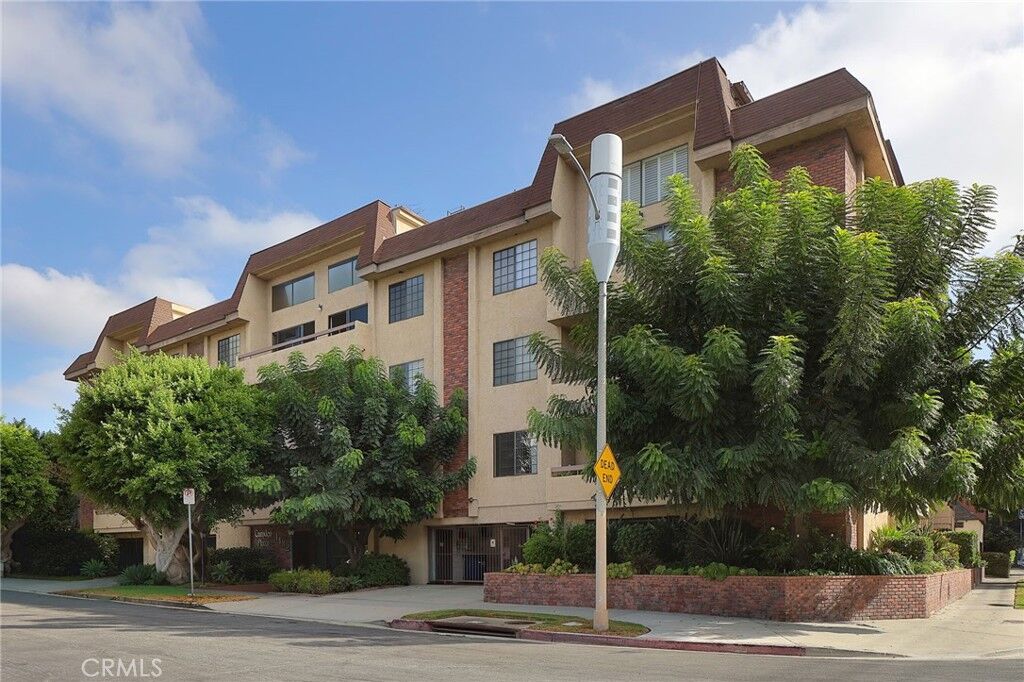 Property Photo: 1432 Camden 301 CA 90025