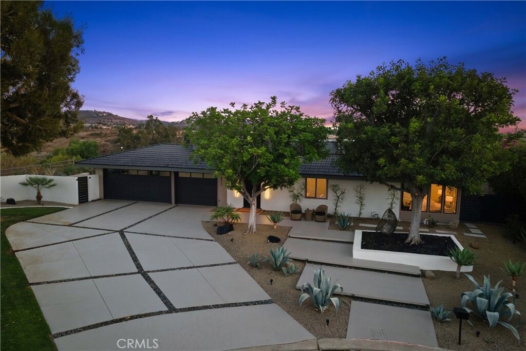 Property Photo: 18512 Lincoln Cir CA 92861