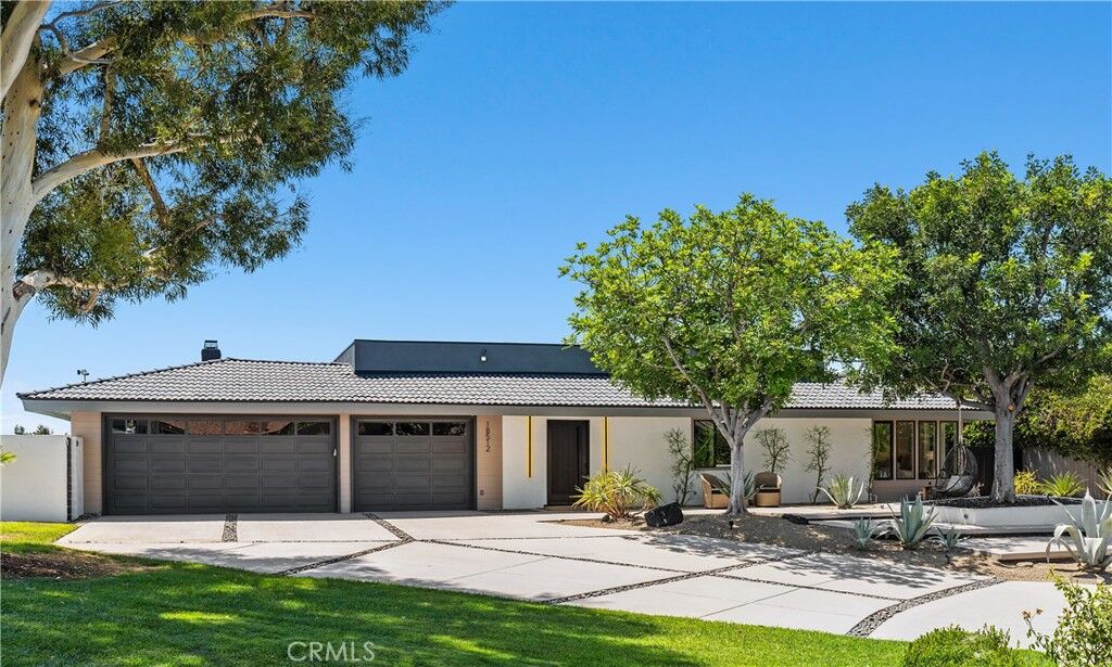 Property Photo:  18512 Lincoln Cir  CA 92861 