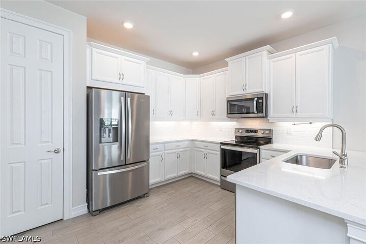 Property Photo:  1050 Enbrook Loop  FL 34114 