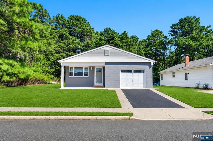 Property Photo:  47 Doral Drive  NJ 08757 