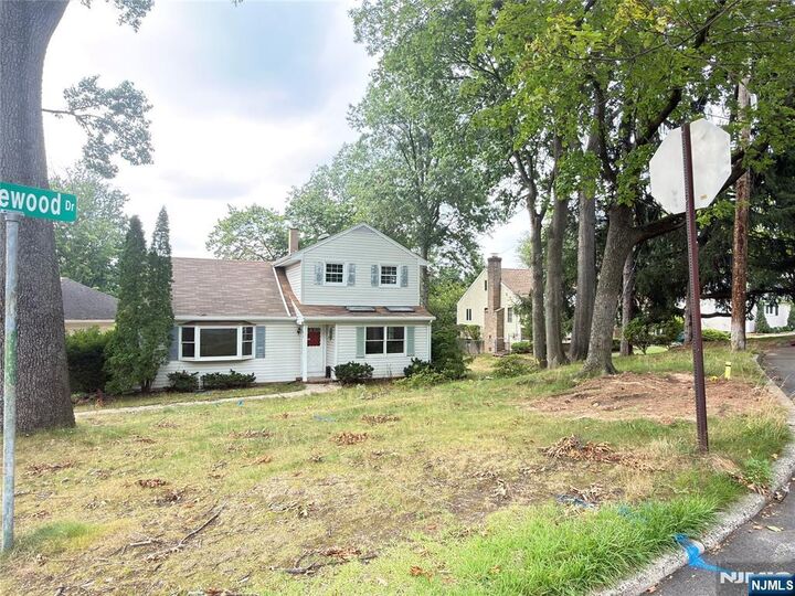 Property Photo:  89 Circle Drive  NJ 07652 