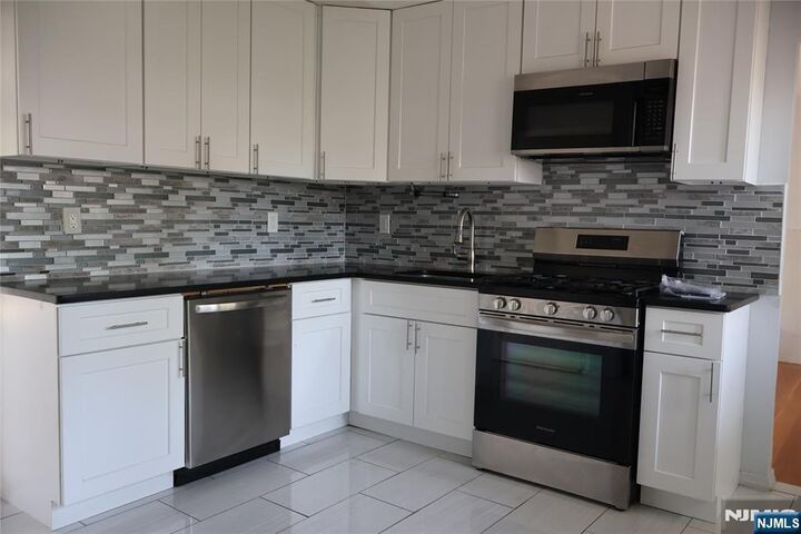 Property Photo:  1032 Glen  NJ 07047 