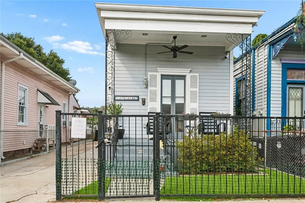 Property Photo: 928 Pleasant Street LA 70118