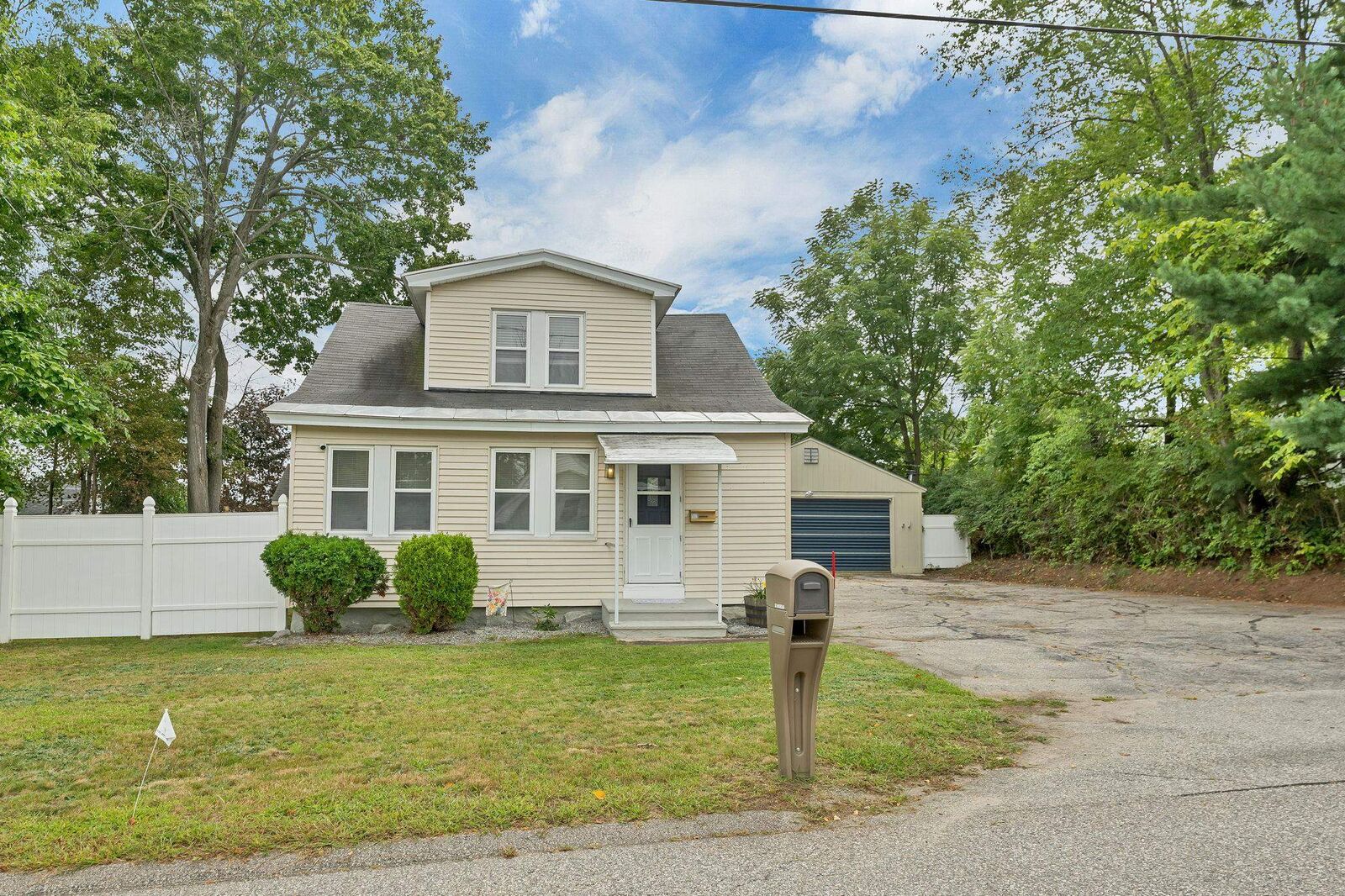 Property Photo:  33 Moreau Street  NH 03102 