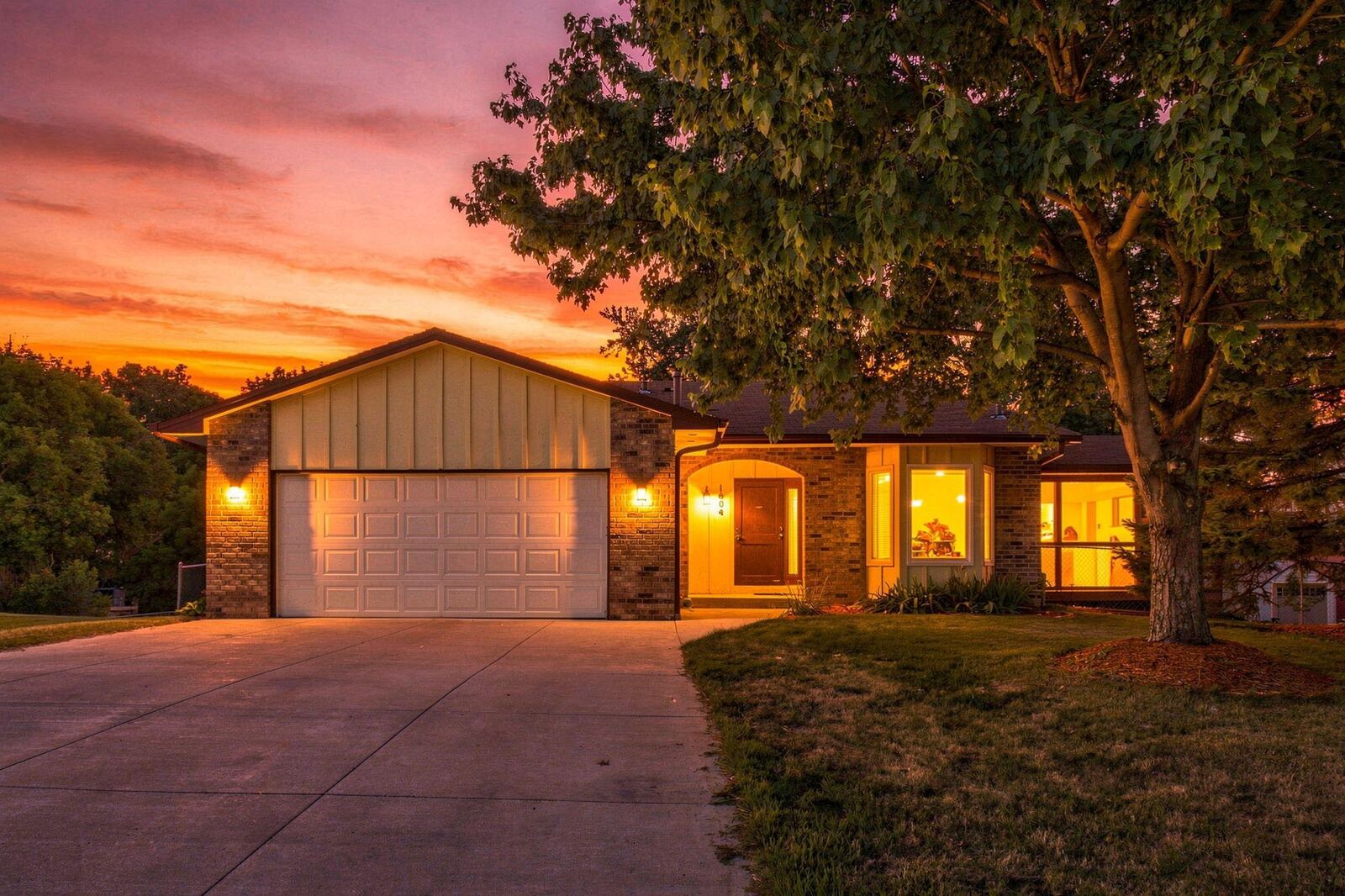 Property Photo:  1604 Rio Loma Drive  MN 55337 