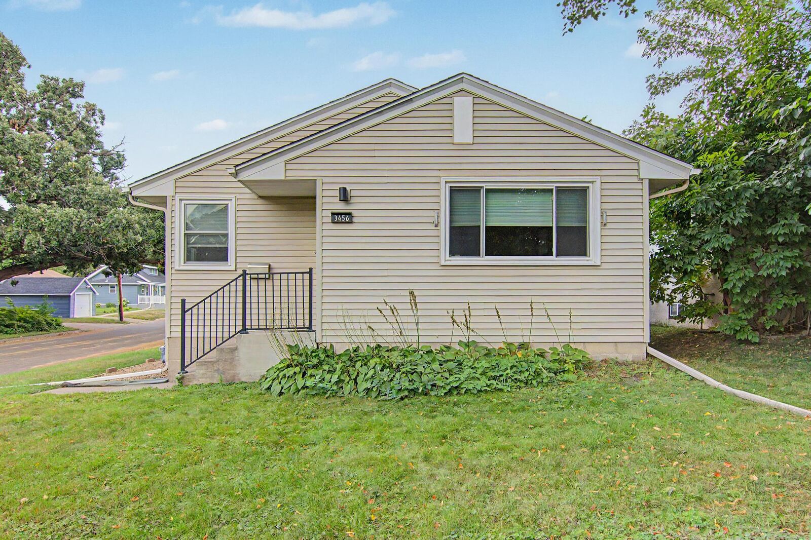 Property Photo:  3456 Lee Avenue N  MN 55422 