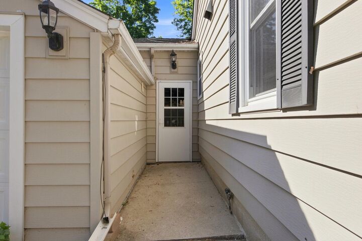 Property Photo:  131 Elm Street E  MN 55368 