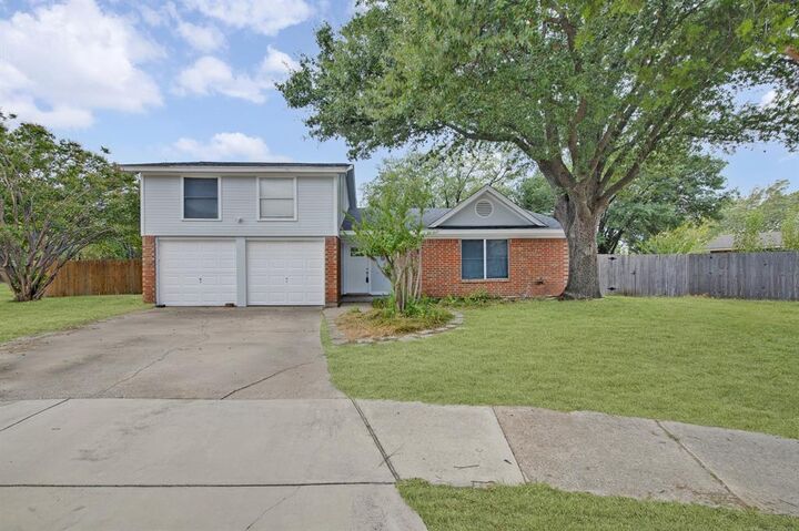 Property Photo: 6401 Greenfield Court TX 76148