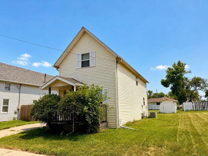 Property Photo: 2420 Marshall Avenue IA 51106