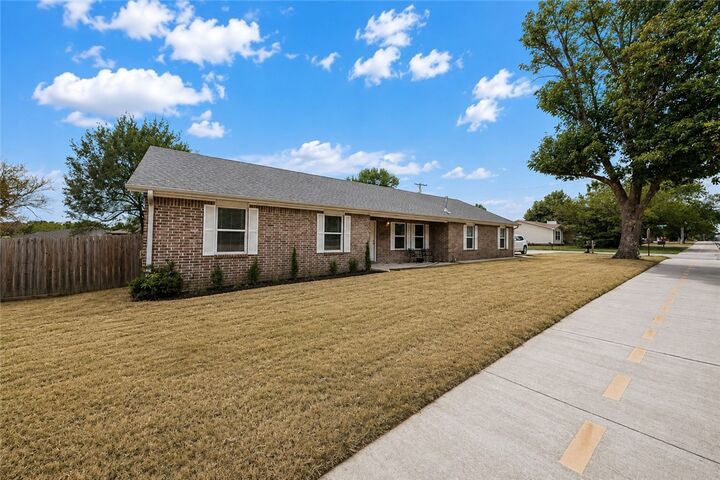 Property Photo: 553 SW Dallas Street AR 72736