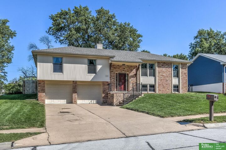 Property Photo: 3412 Leawood Drive NE 68123
