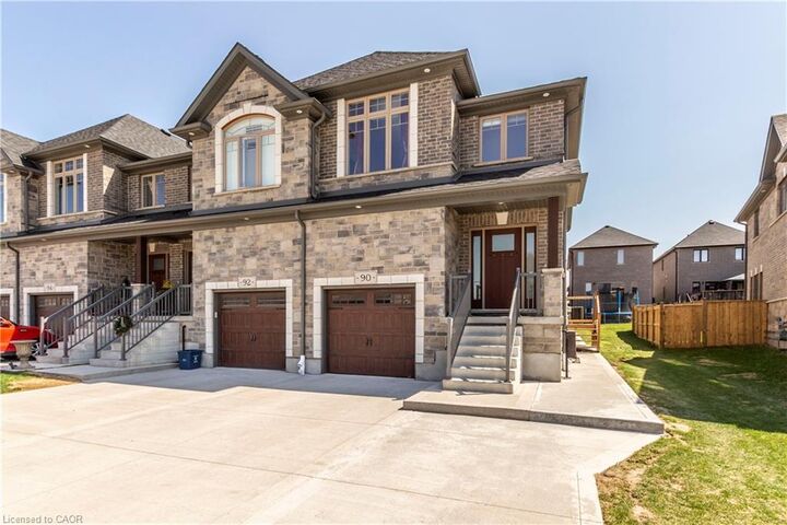 Property Photo: 90 Hollybrook Trail ON N2R 0M7