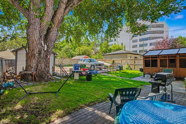 Property Photo: 121 10 Avenue NE AB T2E 0W8