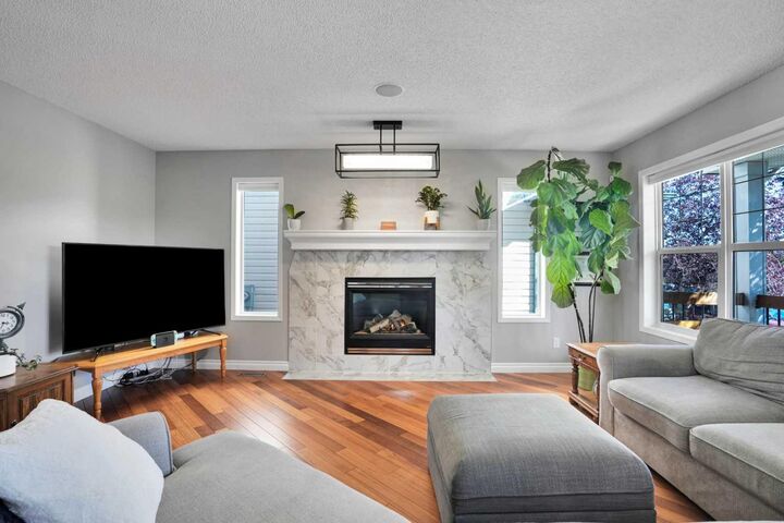 Property Photo:  62 Prestwick Landing SE  AB T2Z 3S4 