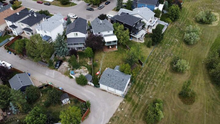Property Photo: 71 Coverton Mews NE AB T3K 4R6