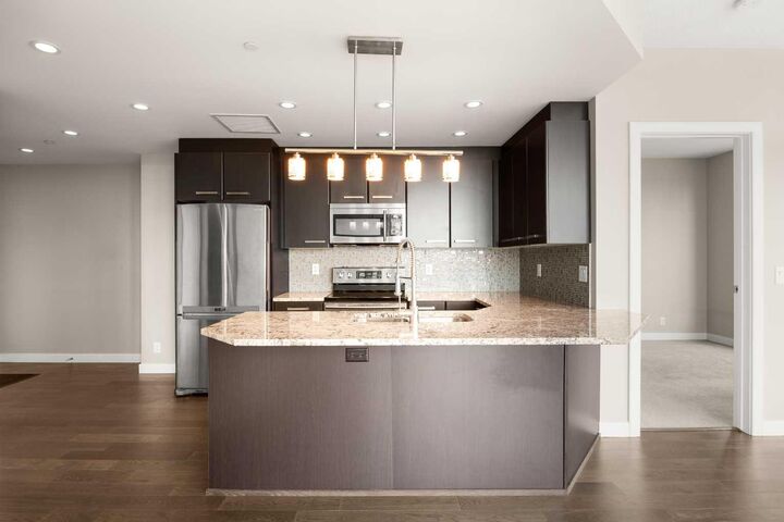 Property Photo: 225 11 Avenue SE 2505 AB T2G 0G3