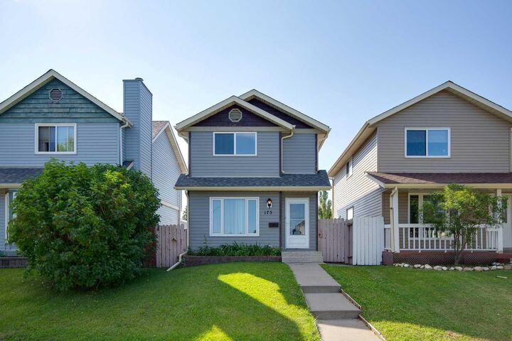 Property Photo: 175 Castleridge Drive NE AB T3J 1P6