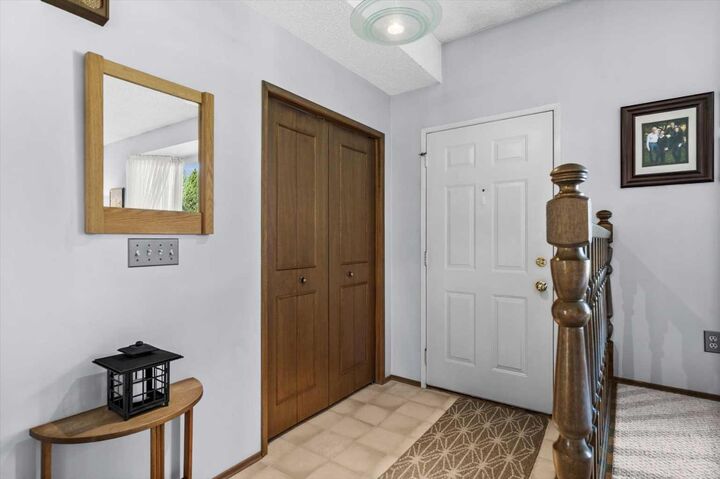 Property Photo:  8 Deerbow Circle SE  AB T2J 6J2 