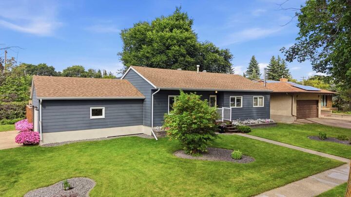 Property Photo:  5526 49 Avenue  AB T4L 1M8 