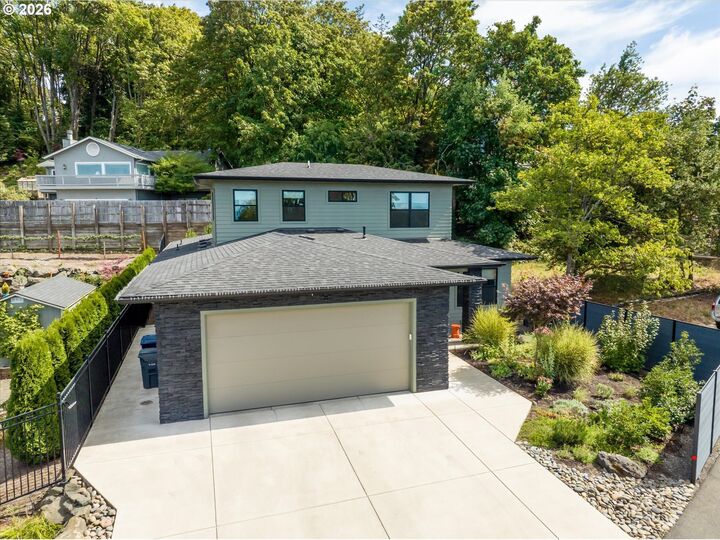 Property Photo: 1179 Hyde Park Pl OR 97401