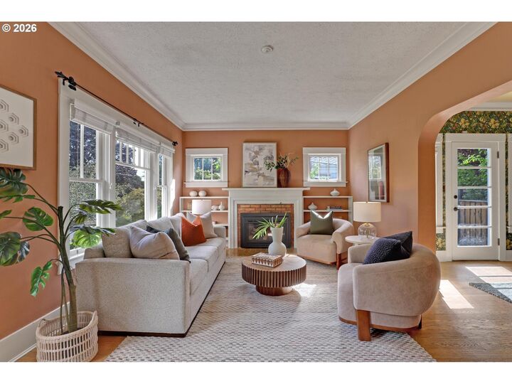 Property Photo: 3954 SE Ash St OR 97214